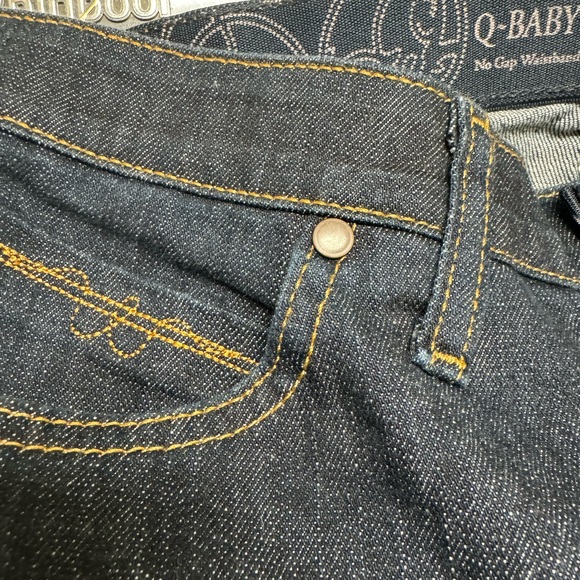 Wrangler Denim - Wrangler Q-Baby. 3/4 x 32. Like new. Dark wash.